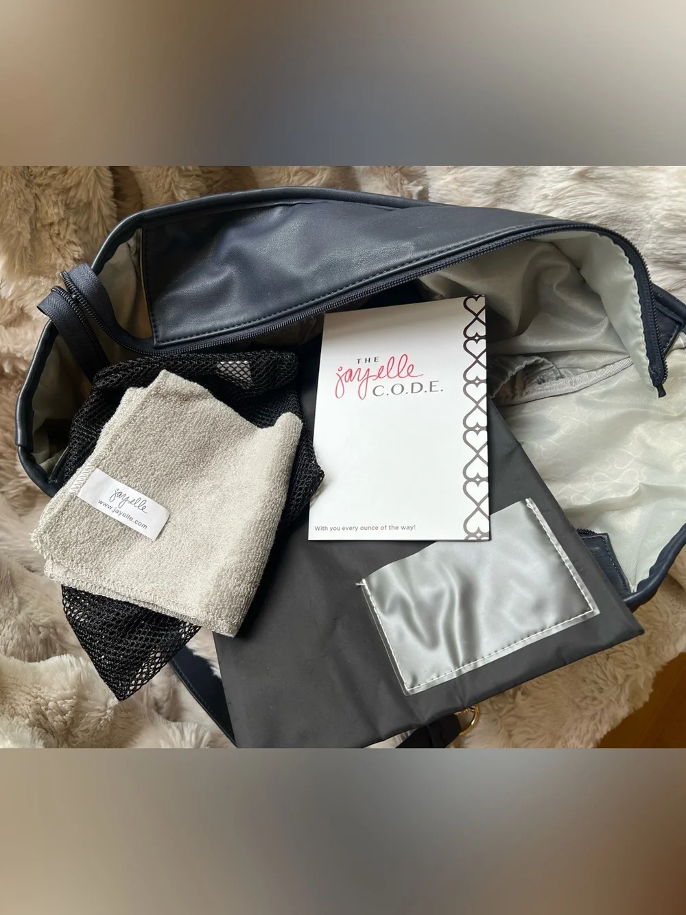 Jay Elle Duchess Quilted Navy Baby Breast Pump Bag w/ Gold Chain | 6-Piece Set